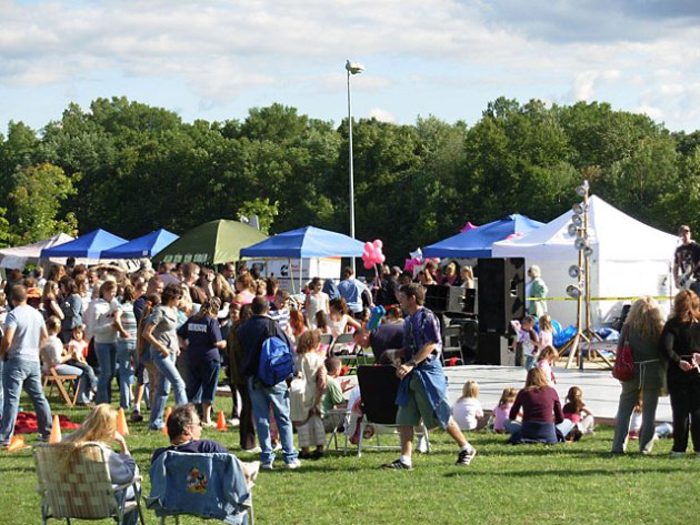 Photo of people at Town Day at the Putnam Vallley Town Park